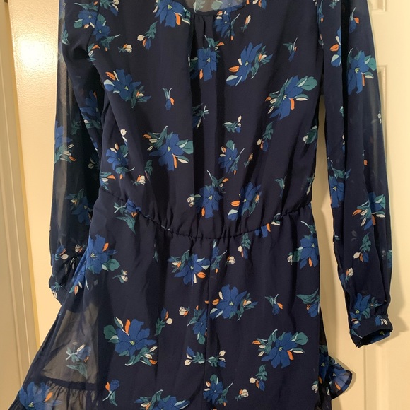 Adorable romper with ruffle trim sz M-L - Picture 4 of 4